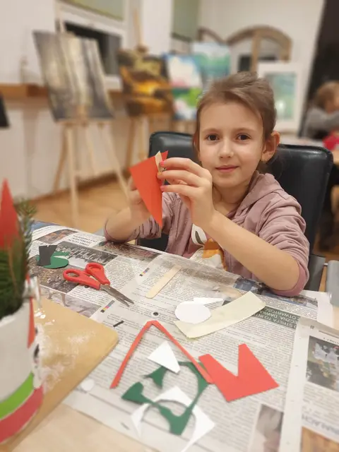 Świąteczne warsztaty plastyczne w WDK — zdjęcie 15