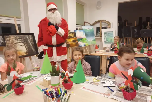 Świąteczne warsztaty plastyczne w WDK — zdjęcie 32