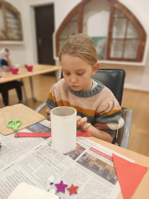 Świąteczne warsztaty plastyczne w WDK — zdjęcie 43