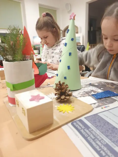 Świąteczne warsztaty plastyczne w WDK — zdjęcie 55