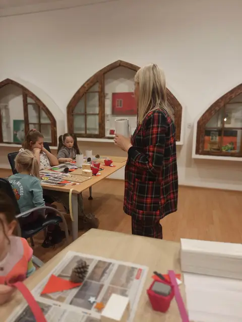 Świąteczne warsztaty plastyczne w WDK — zdjęcie 57