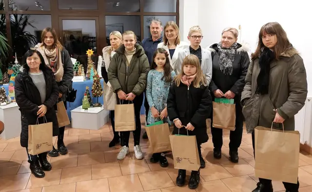 Wystawa „Świątecznych choinek” — zdjęcie 11