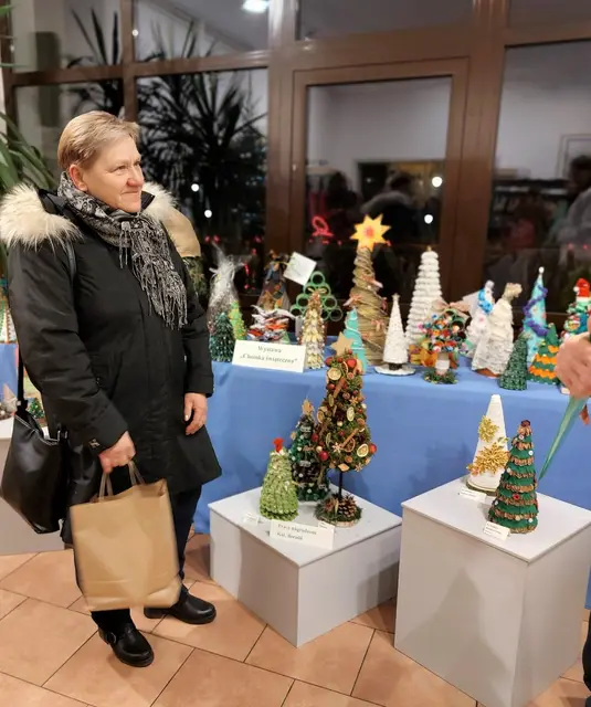 Wystawa „Świątecznych choinek” — zdjęcie 12