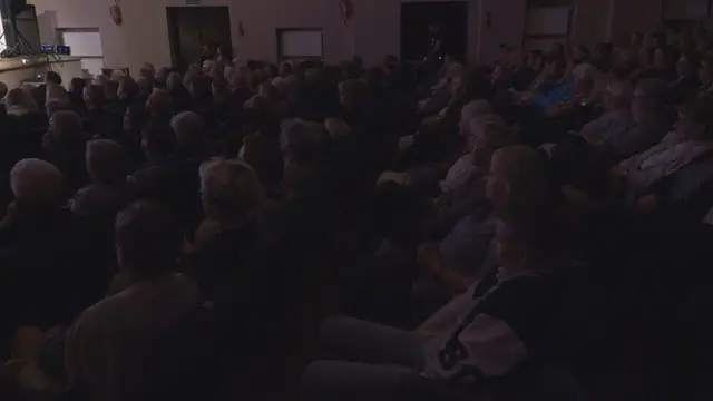 Spektakl teatralny „Miłość nie z tej ziemi” w WDK — zdjęcie 6