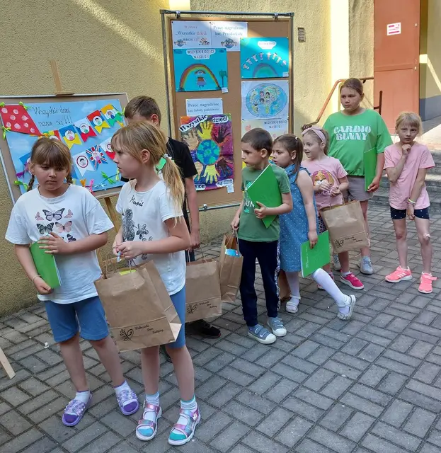 DZIEŃ DZIECKA „ALE W KOŁO JEST WESOŁO” — zdjęcie 4