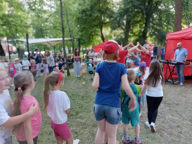 DZIEŃ DZIECKA „ALE W KOŁO JEST WESOŁO” — zdjęcie 16