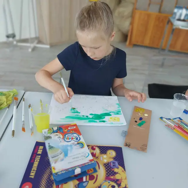 Dzieci na plenerze malarskim — zdjęcie 34