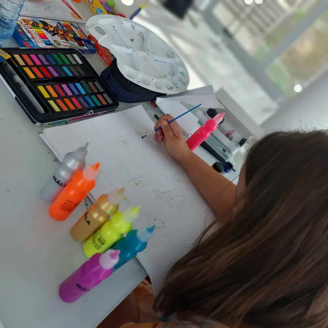 Dzieci na plenerze malarskim — zdjęcie 35