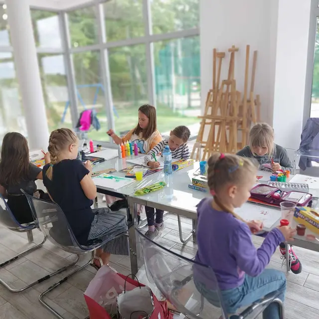 Dzieci na plenerze malarskim — zdjęcie 36