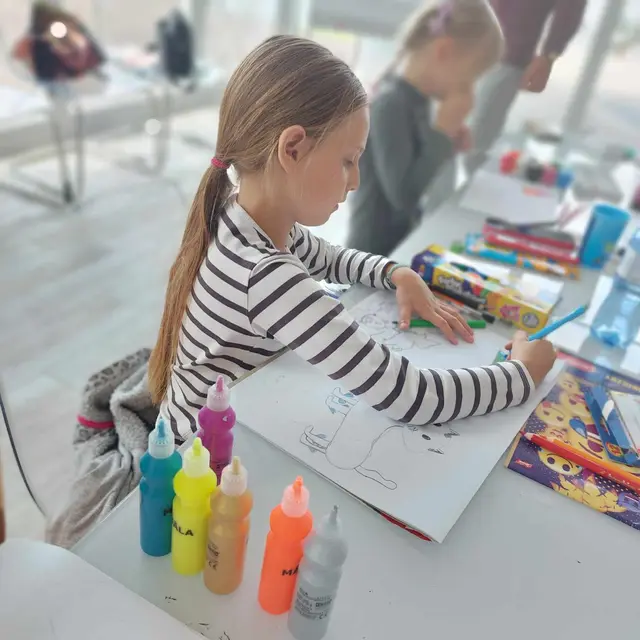 Dzieci na plenerze malarskim — zdjęcie 38