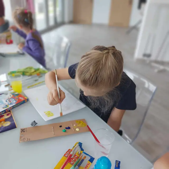 Dzieci na plenerze malarskim — zdjęcie 40