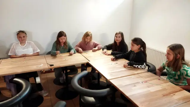 ZAJĘCIA Z ANIMATOREM – MAKRAMA W BIŻUTERII DLA DZIECI — zdjęcie 7