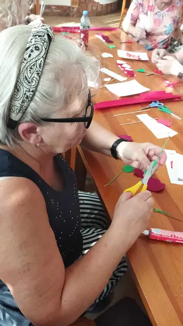 ZAJĘCIA Z ANIMATOREM – KWIATY – KREPINA WŁOSKA — zdjęcie 2