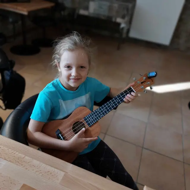 Gitara — zajęcia w WDK
