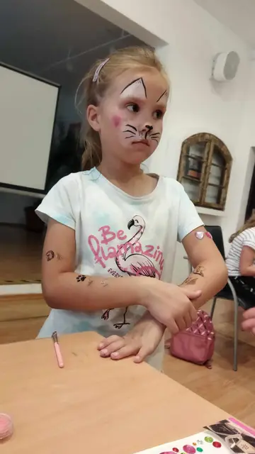 ZAJĘCIA Z ANIMATOREM – MALOWANIE TWARZY & TATUAŻE BROKATOWE — zdjęcie 8