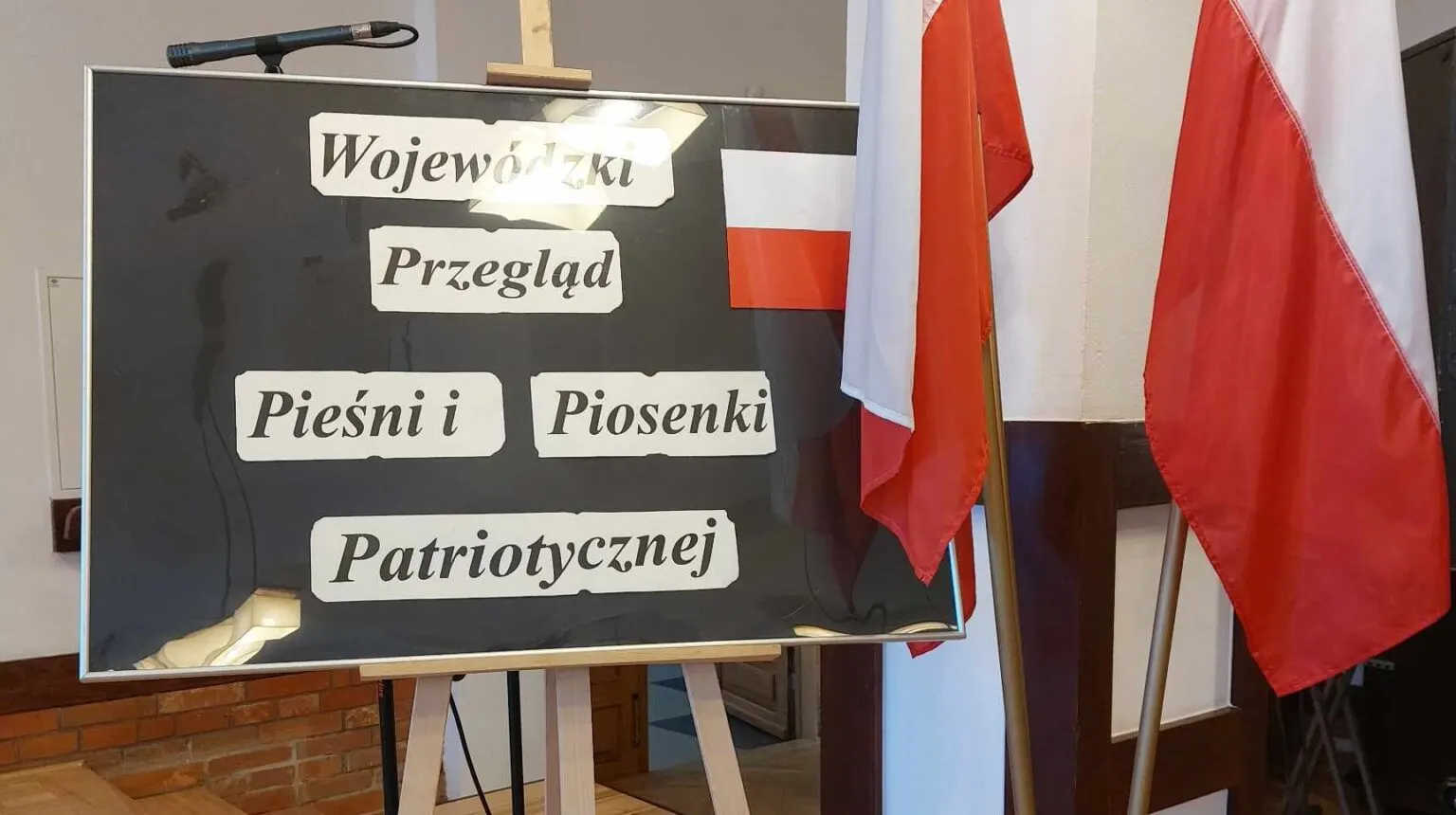 Piosenki patriotyczne w domu kultury