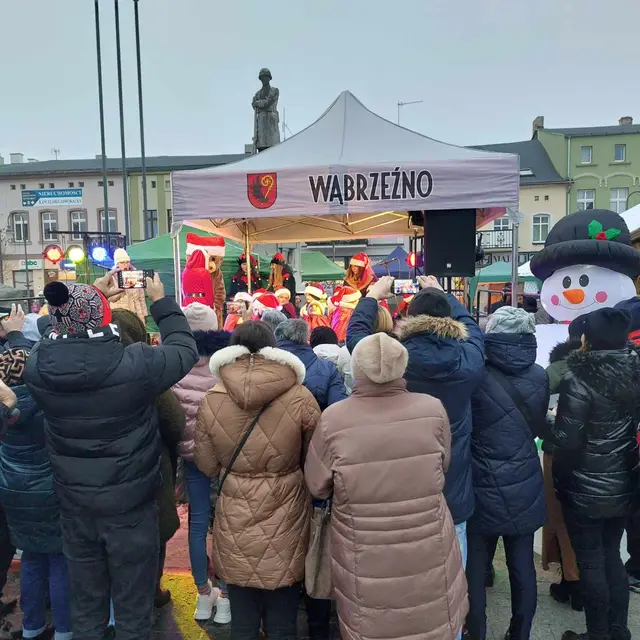 Jarmark Świąteczny na wąbrzeskim rynku — zdjęcie 10