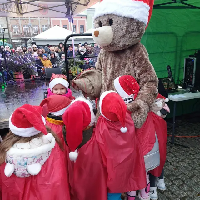 Jarmark Świąteczny na wąbrzeskim rynku — zdjęcie 16