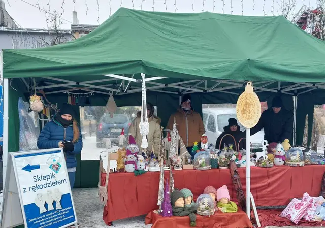 Jarmark Świąteczny na wąbrzeskim rynku — zdjęcie 30