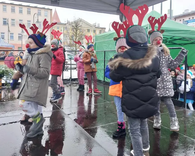 Jarmark Świąteczny na wąbrzeskim rynku — zdjęcie 36