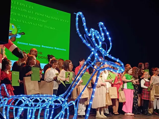 Rozśpiewane dzieciaki na scenie WDK — zdjęcie 23