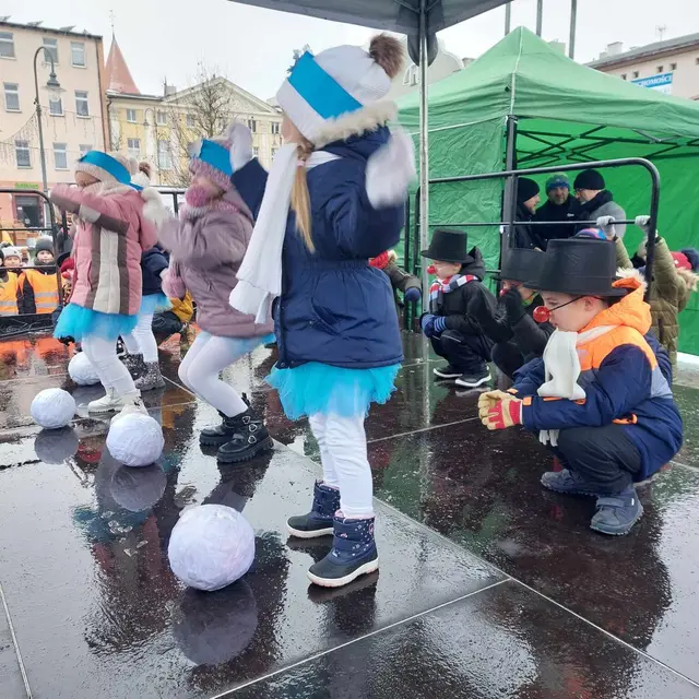 Jarmark Świąteczny na wąbrzeskim rynku — zdjęcie 44