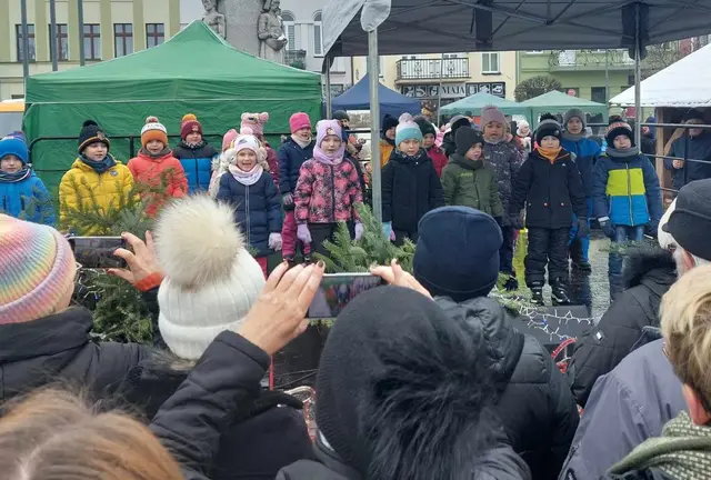 Jarmark Świąteczny na wąbrzeskim rynku — zdjęcie 46