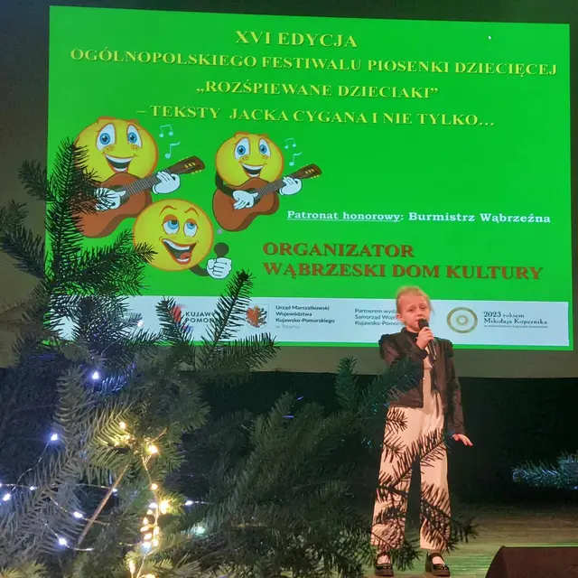 Rozśpiewane dzieciaki na scenie WDK — zdjęcie 34