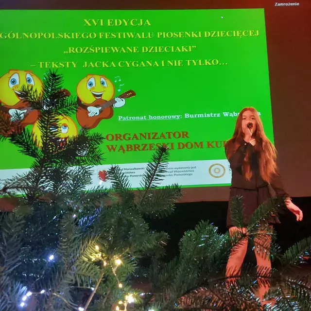 Rozśpiewane dzieciaki na scenie WDK — zdjęcie 35