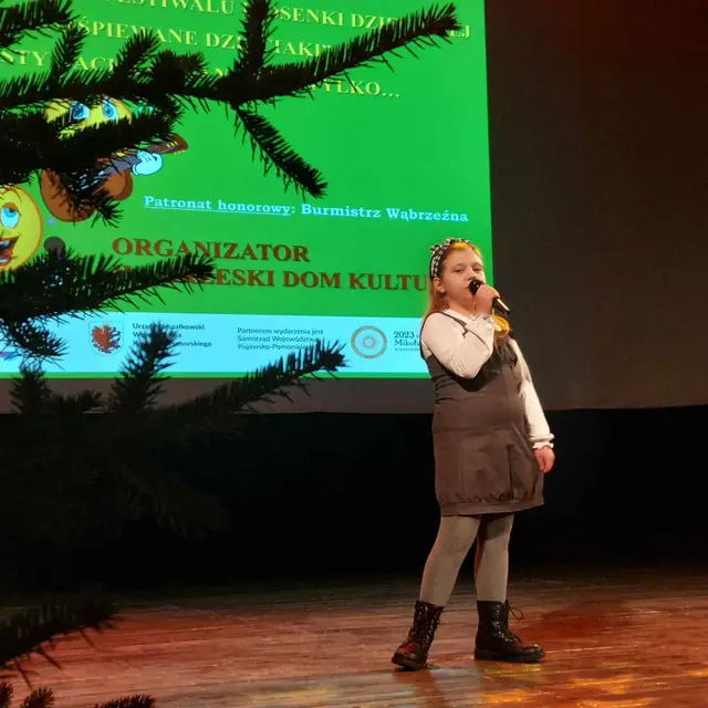 Rozśpiewane dzieciaki na scenie WDK — zdjęcie 38