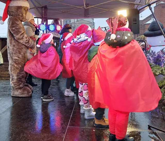 Jarmark Świąteczny na wąbrzeskim rynku — zdjęcie 54