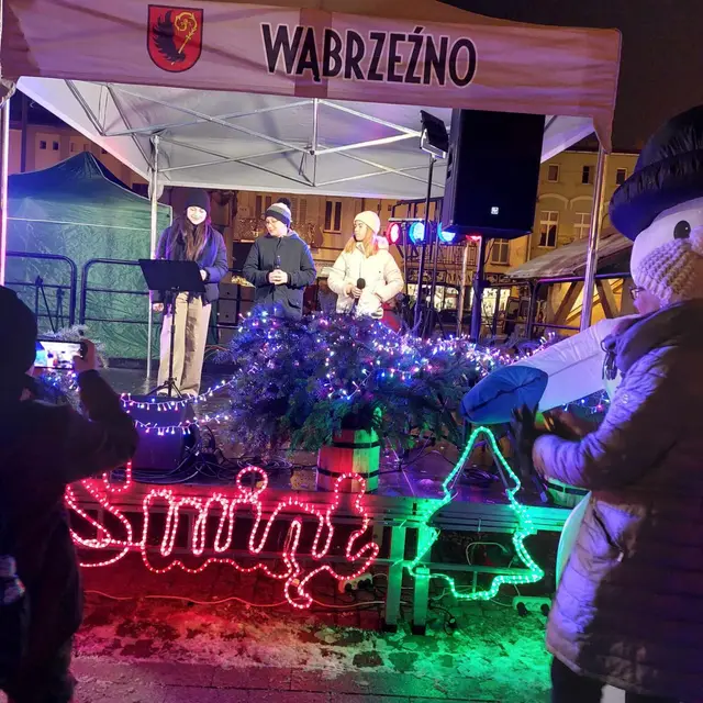 Jarmark Świąteczny na wąbrzeskim rynku — zdjęcie 60