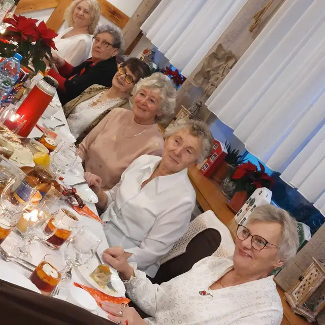 Spotkanie świąteczne w Klubie Seniora — zdjęcie 14