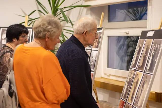 Wystawa starej fotografii ślubnej „Ona i On” w WDK — zdjęcie 2