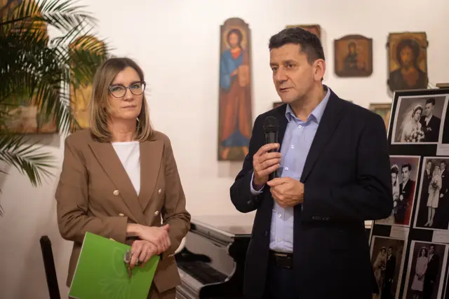 Wystawa starej fotografii ślubnej „Ona i On” w WDK — zdjęcie 5