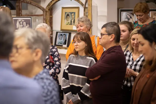 Wystawa starej fotografii ślubnej „Ona i On” w WDK — zdjęcie 11
