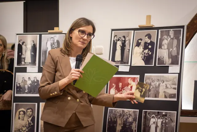 Wystawa starej fotografii ślubnej „Ona i On” w WDK — zdjęcie 12