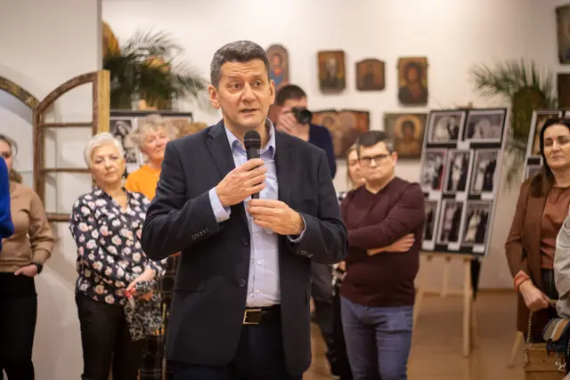 Wystawa starej fotografii ślubnej „Ona i On” w WDK — zdjęcie 16