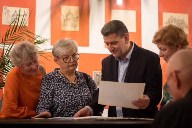 Wystawa starej fotografii ślubnej „Ona i On” w WDK — zdjęcie 21