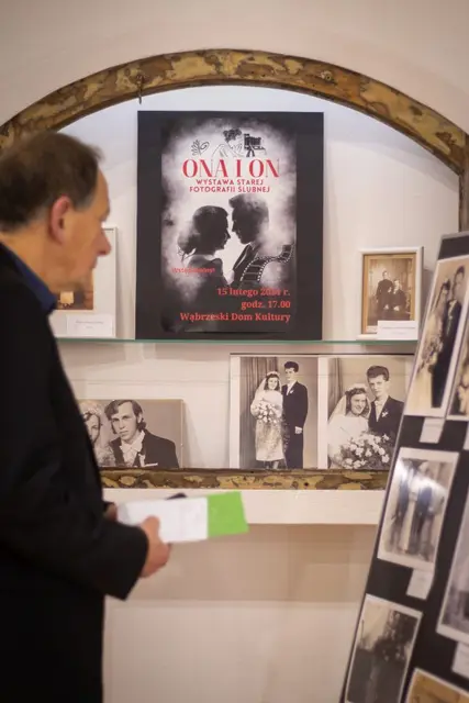 Wystawa starej fotografii ślubnej „Ona i On” w WDK — zdjęcie 22