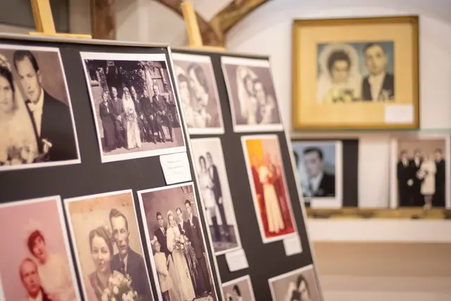 Wystawa starej fotografii ślubnej „Ona i On” w WDK — zdjęcie 25
