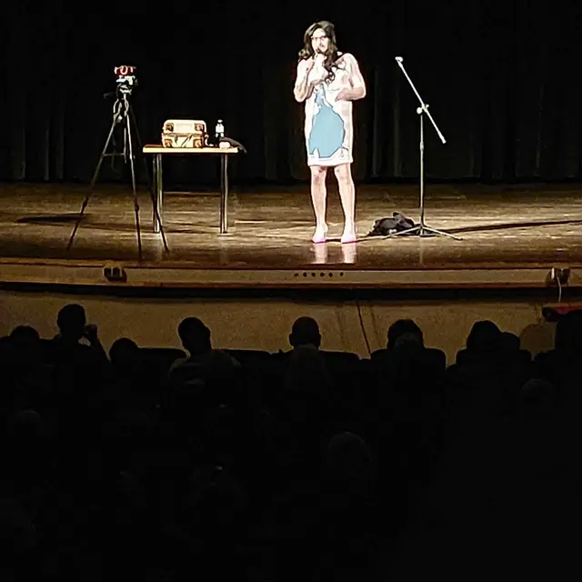 Stand – up w wykonaniu Marcina Positive — zdjęcie 1