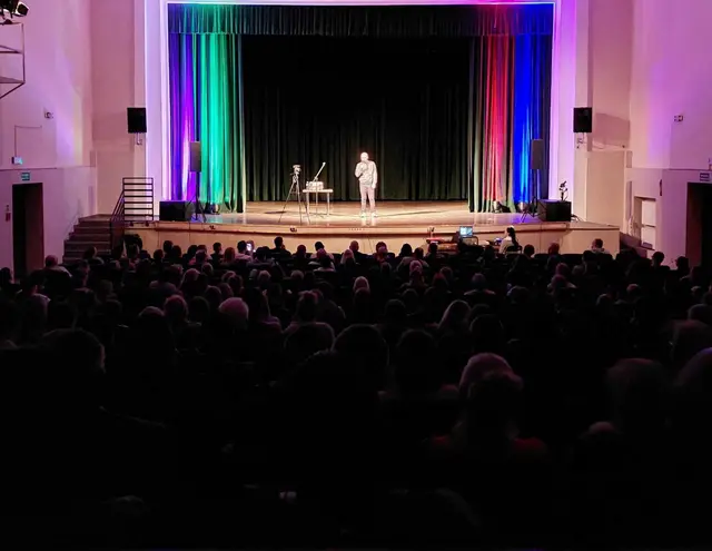 Stand – up w wykonaniu Marcina Positive — zdjęcie 4
