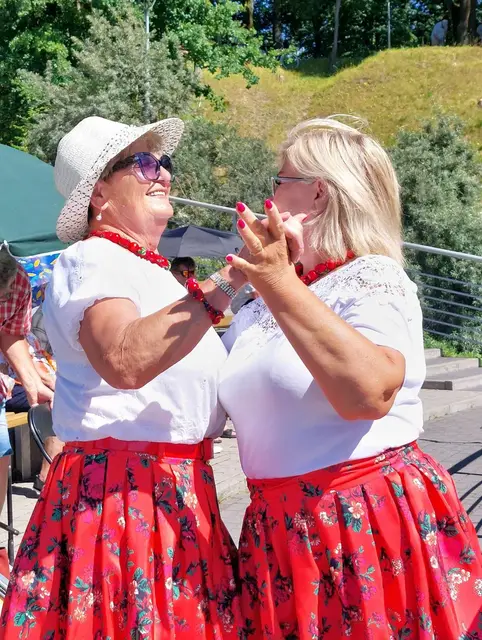 Seniorzy nad wąbrzeskim jeziorem — zdjęcie 9