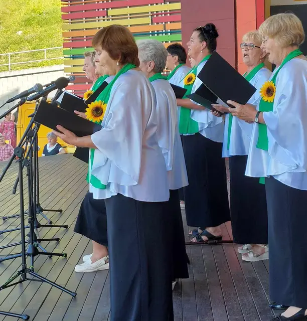 Seniorzy nad wąbrzeskim jeziorem — zdjęcie 14