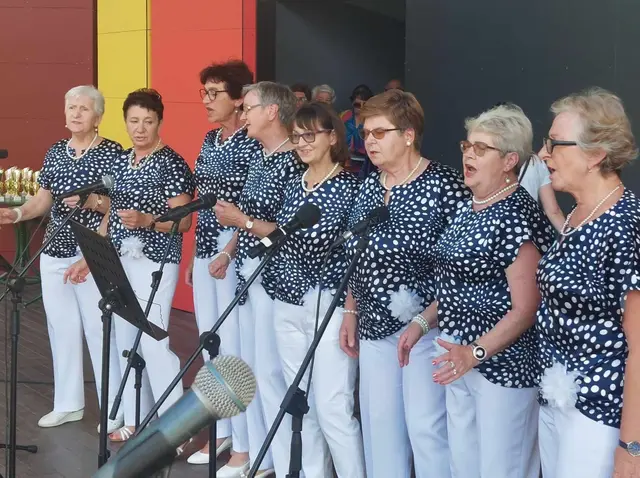 Seniorzy nad wąbrzeskim jeziorem — zdjęcie 15