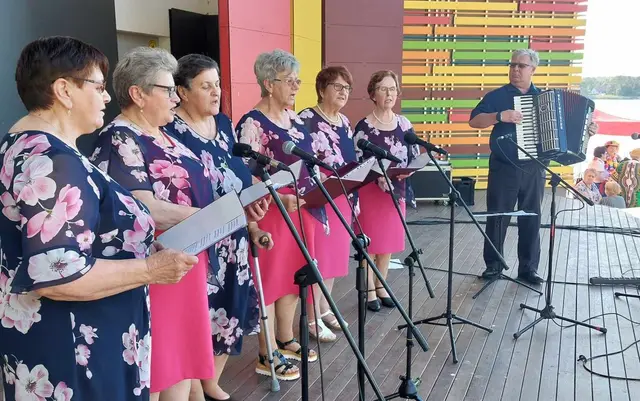 Seniorzy nad wąbrzeskim jeziorem — zdjęcie 2