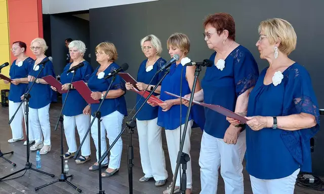 Seniorzy nad wąbrzeskim jeziorem — zdjęcie 17