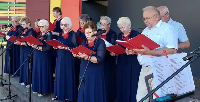 Seniorzy nad wąbrzeskim jeziorem — zdjęcie 18