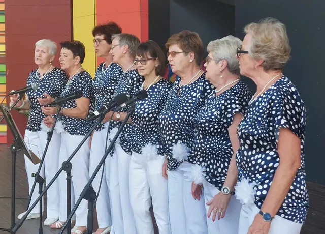 Seniorzy nad wąbrzeskim jeziorem — zdjęcie 19
